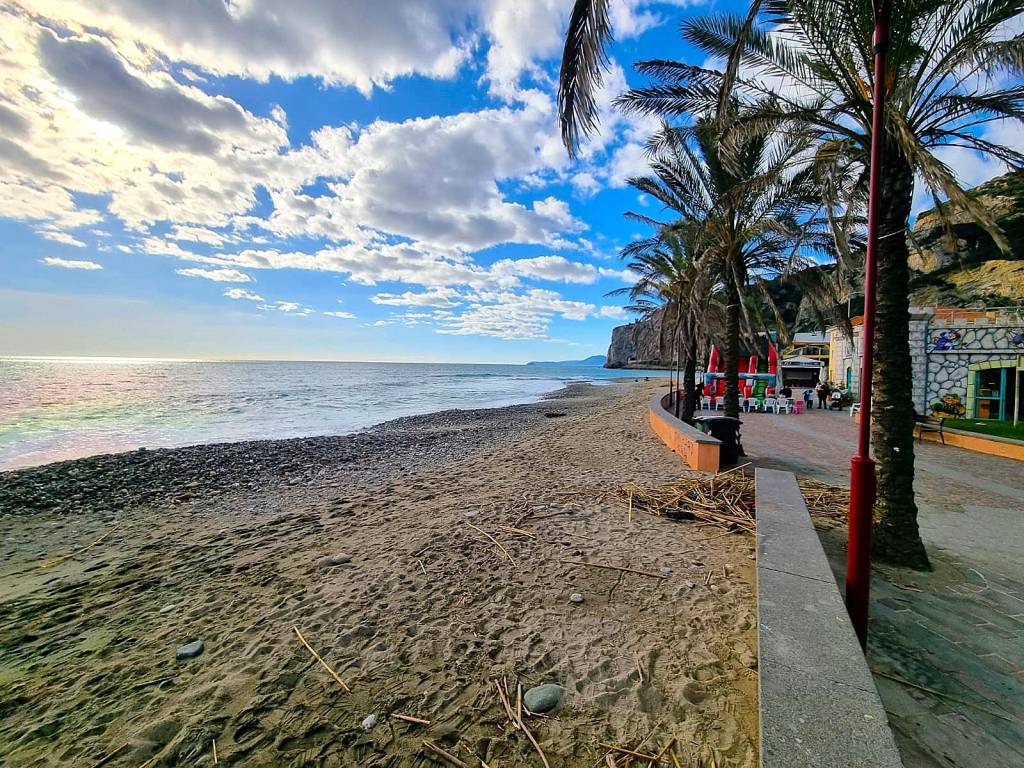 Appartamento a Finale ligure in Via Ventura - Foto 2
