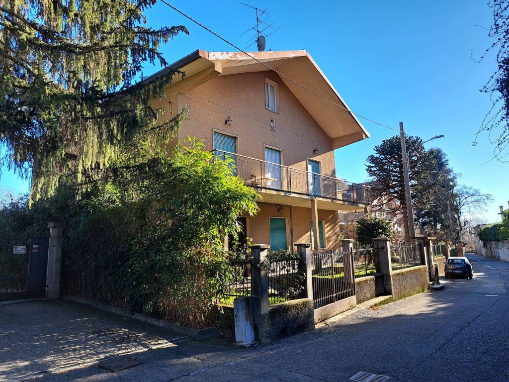 Villa a Tradate in Via Madonna delle Vigne, 5 - Foto 3