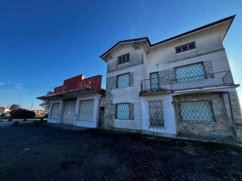 Casa indipendente a Tronzano vercellese in strada provinciale 11 - Foto 2