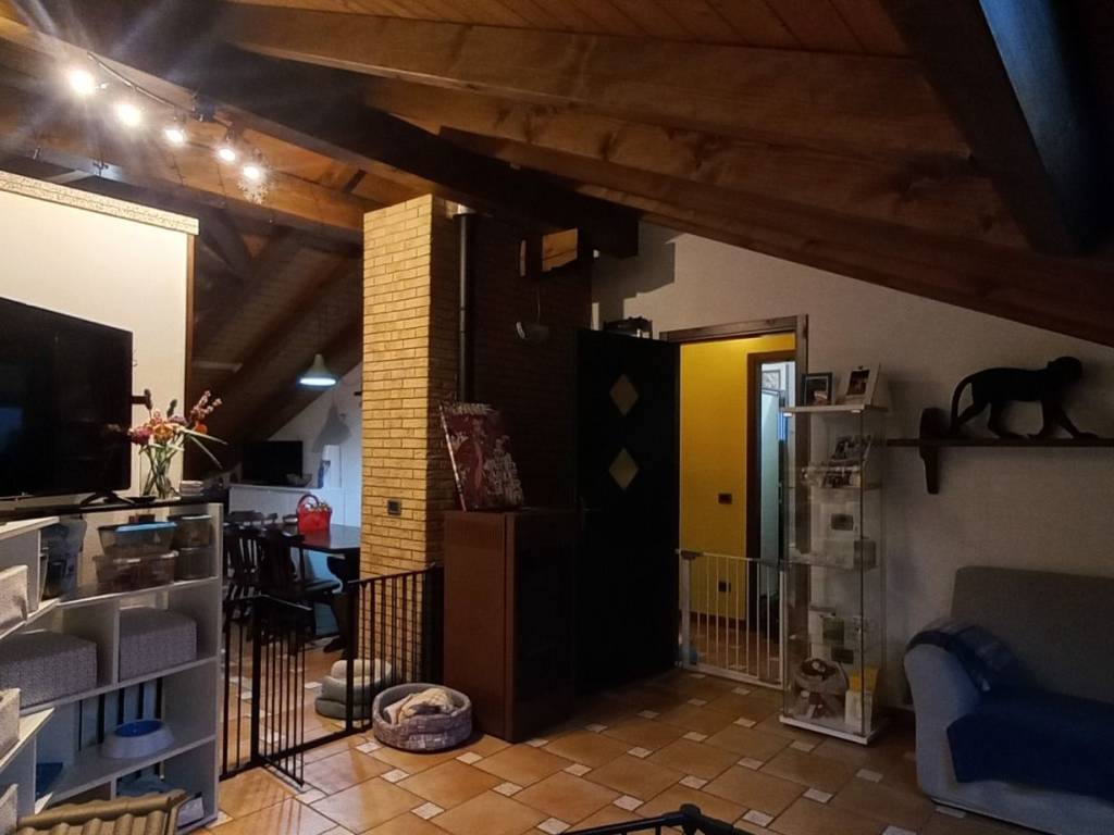 Appartamento a Cuvio in Via Giuseppe Verdi, 7 - Foto 4