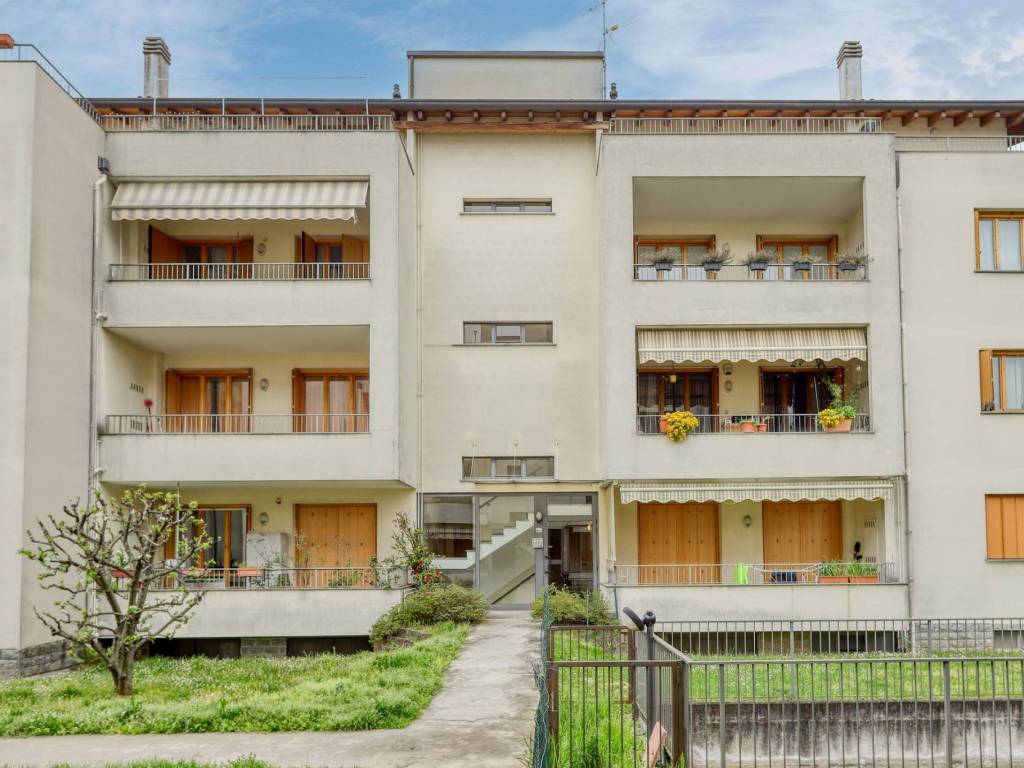 Appartamento a Cardano al campo in Via Montecchio, 12 - Foto 2