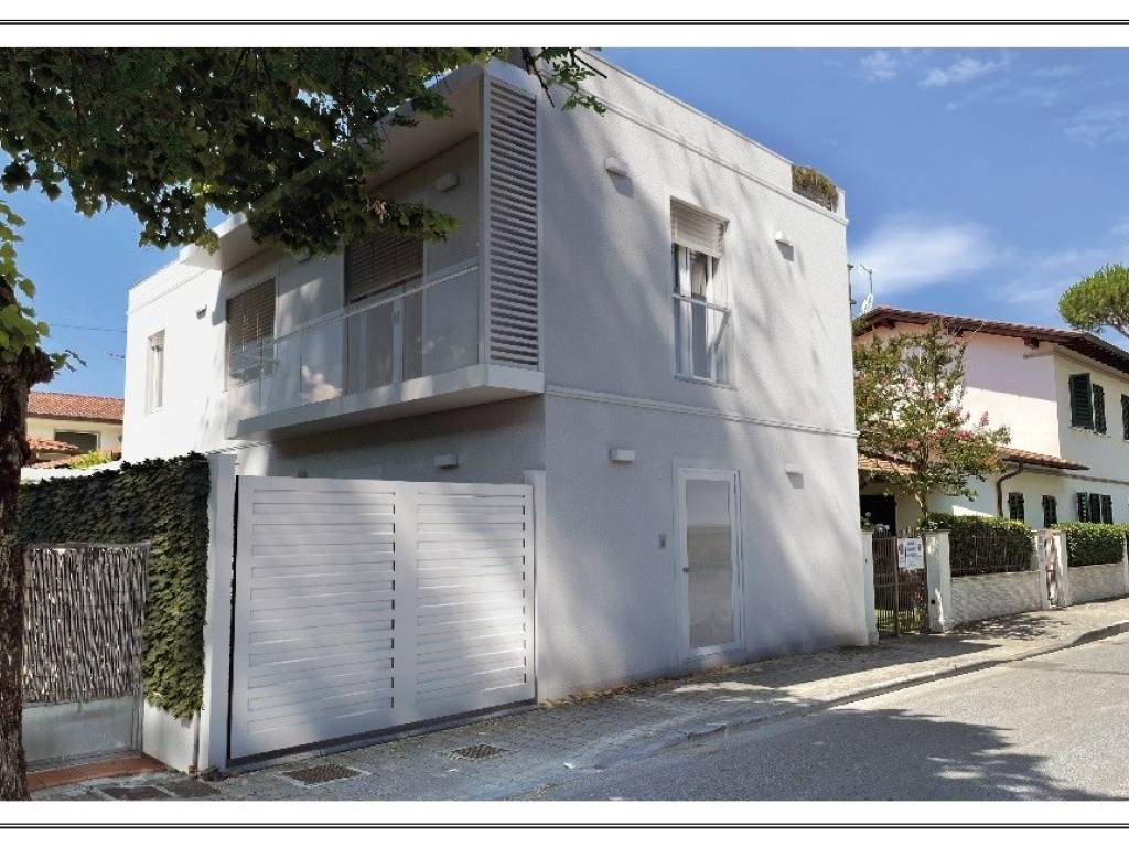 Villa a Forte dei marmi in Via Balilla - Foto 4