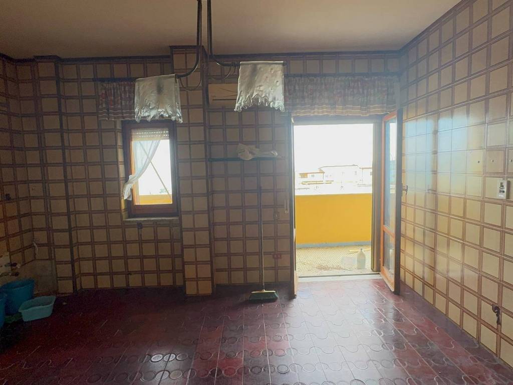 Appartamento a Crotone in Via Corrado Alvaro, 33 - Foto 2