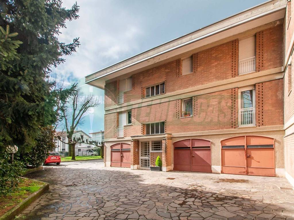 Appartamento a Tradate in Via Papa Giovanni XXIII, 3 - Foto 2