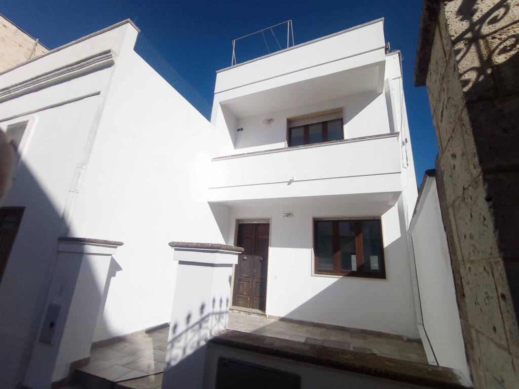 Casa indipendente a Taviano in Via Francesco Crispi - Foto 2