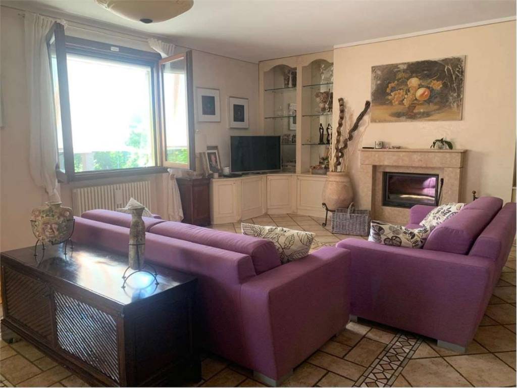 Villa a Castelnovo ne' monti in Via Casino, 43 - Foto 2