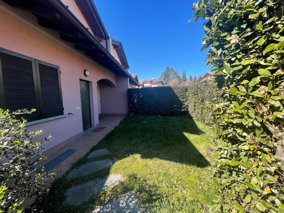 Villa a Monvalle in Via Piave, 32 - Foto 2