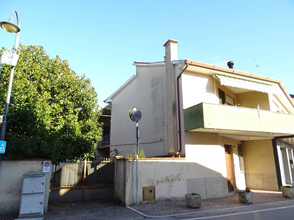 Appartamento a Gonars in Piazza San Rocco, 12 - Foto 2