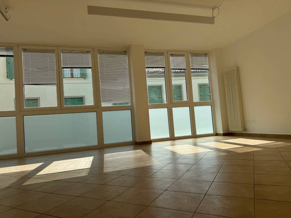 Appartamento a Rovigo in Piazza Giuseppe Garibaldi, 5 - Foto 2