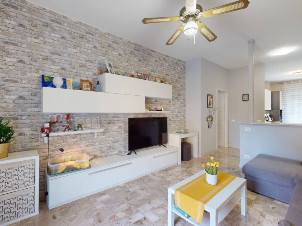 Appartamento a Luino in VIALE DANTE, 12 - Foto 2