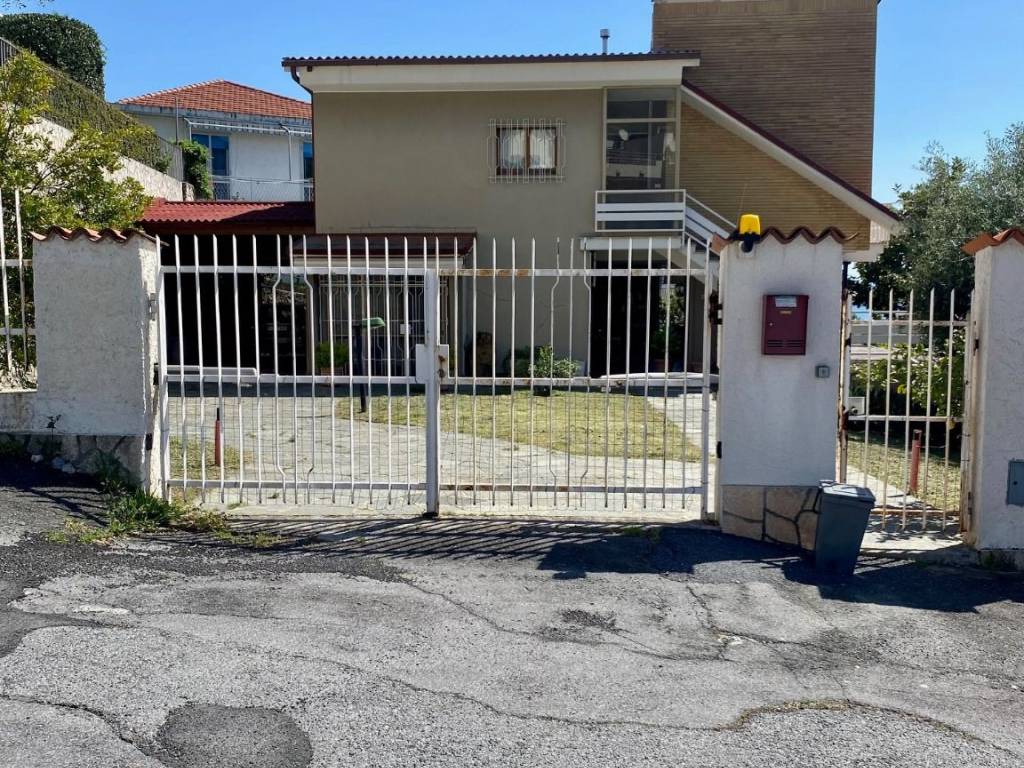 Villa a Loano in Via degli Alpini, 66 - Foto 2