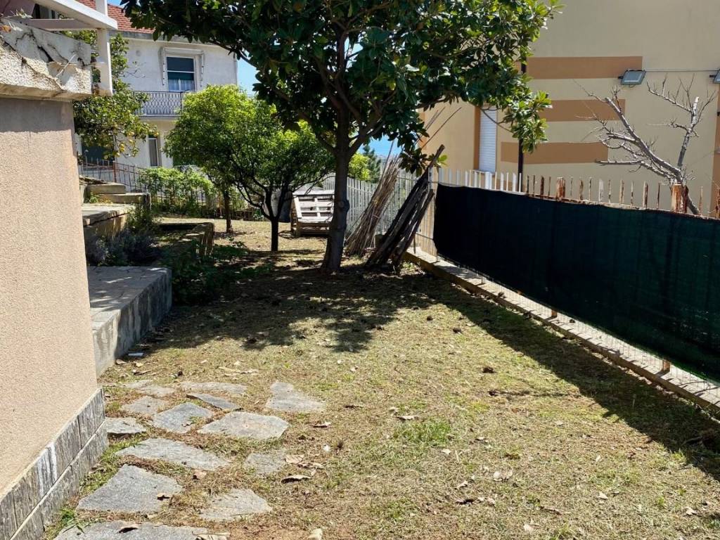 Villa a Loano in Via degli Alpini, 66 - Foto 3