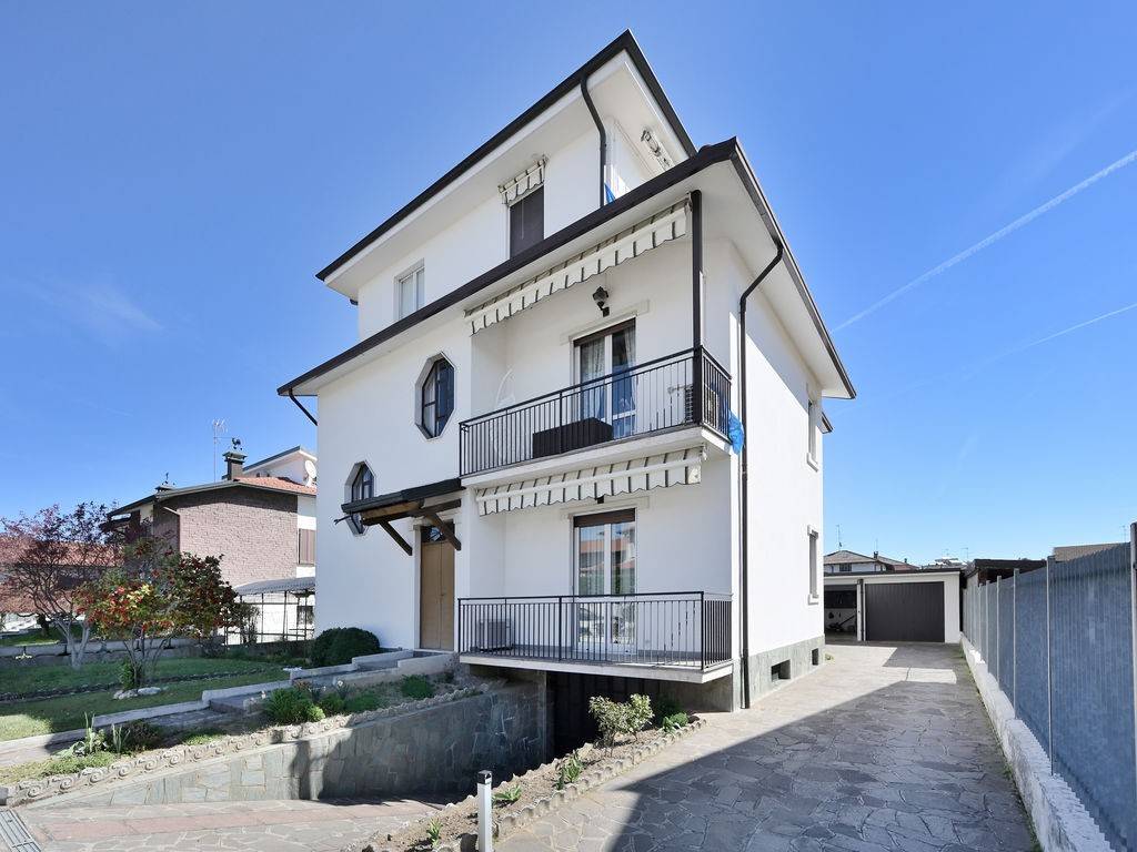 Appartamento a Abbiategrasso in Via Carlo Porcellini - Foto 1