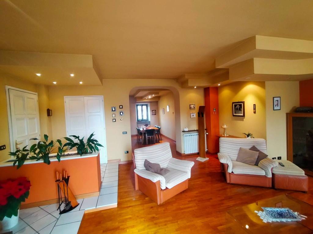 Appartamento a Borgomanero in Via Caduti - Foto 2