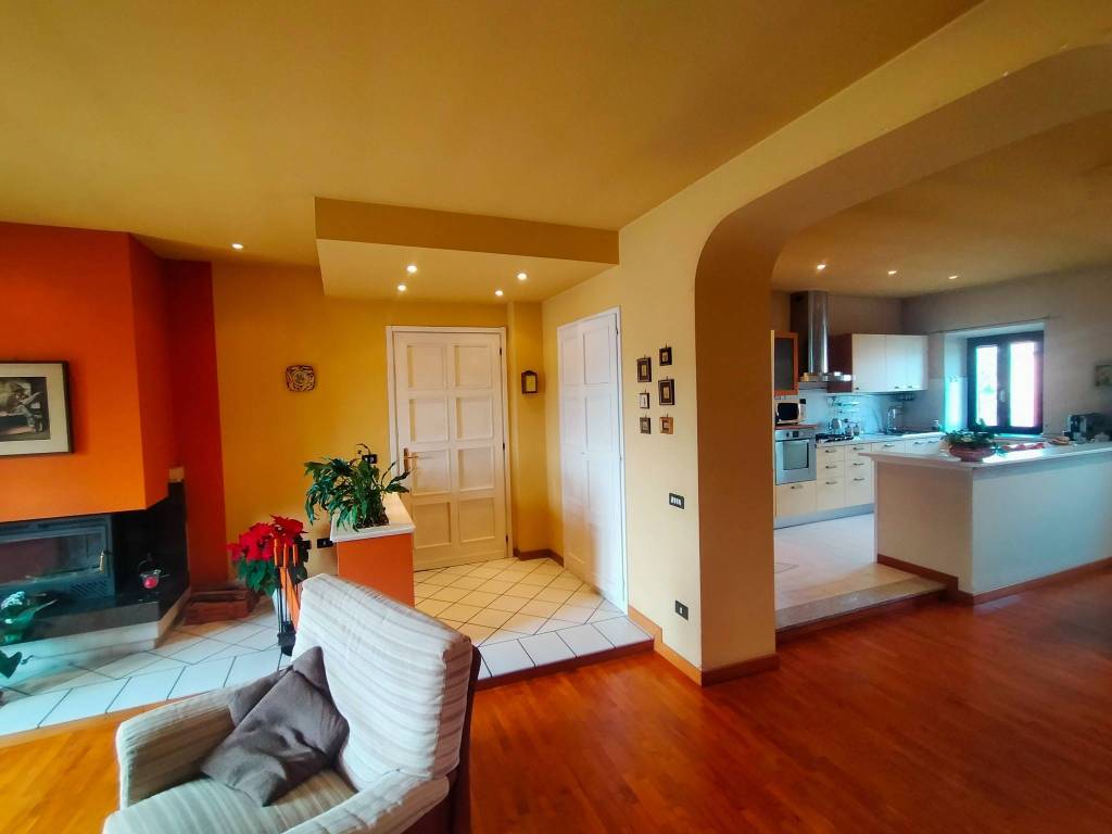 Appartamento a Borgomanero in Via Caduti - Foto 3