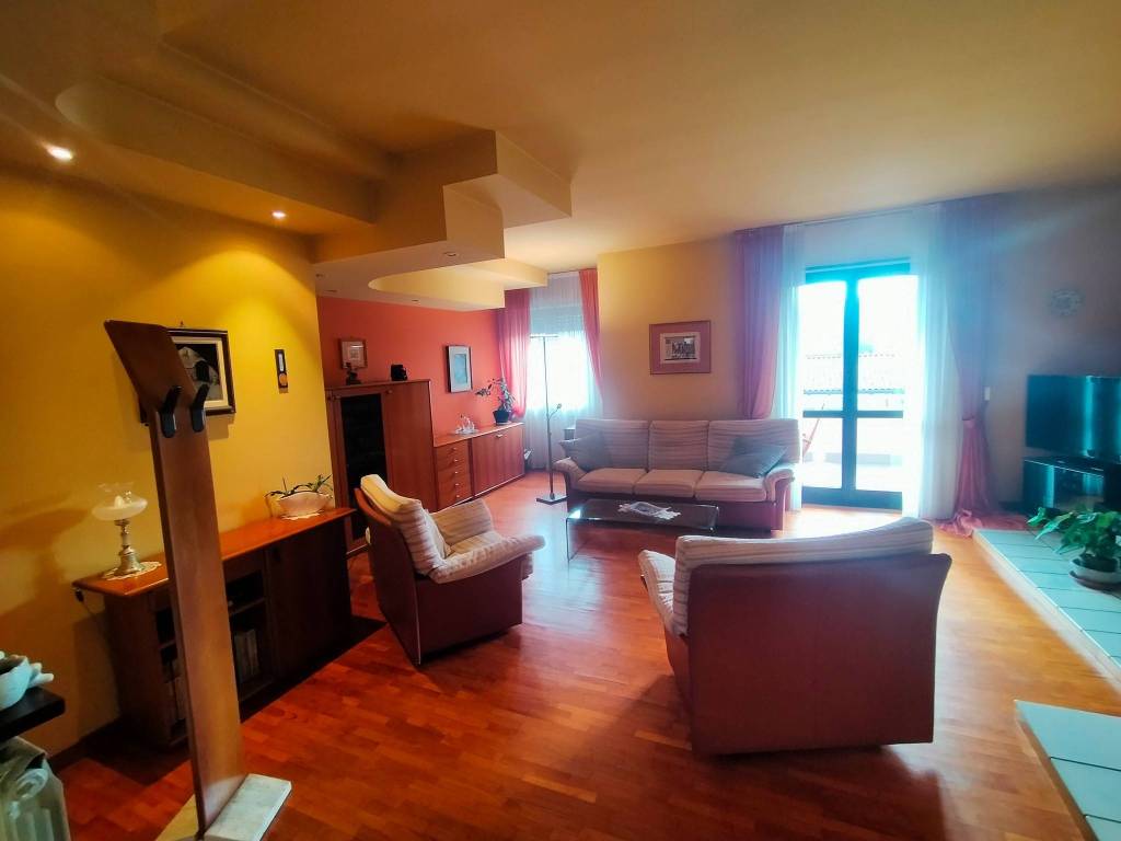 Appartamento a Borgomanero in Via Caduti - Foto 4