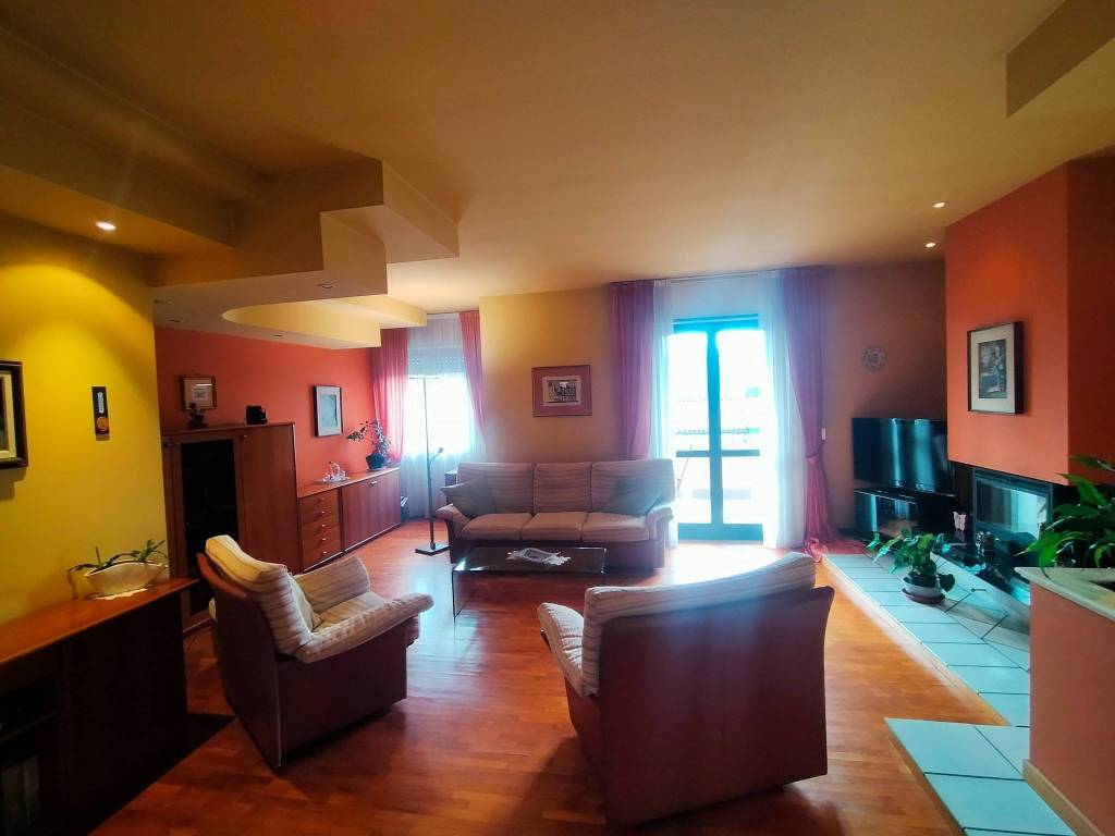 Appartamento a Borgomanero in Via Caduti - Foto 5