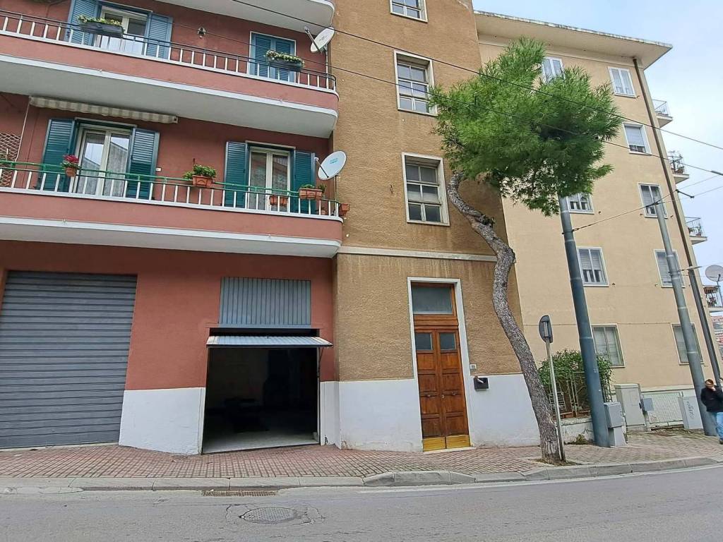 Box / garage a Chieti in Via Madonna degli Angeli, 199 - Foto 2