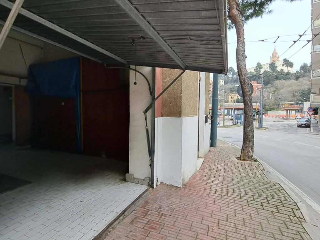 Box / garage a Chieti in Via Madonna degli Angeli, 199 - Foto 3