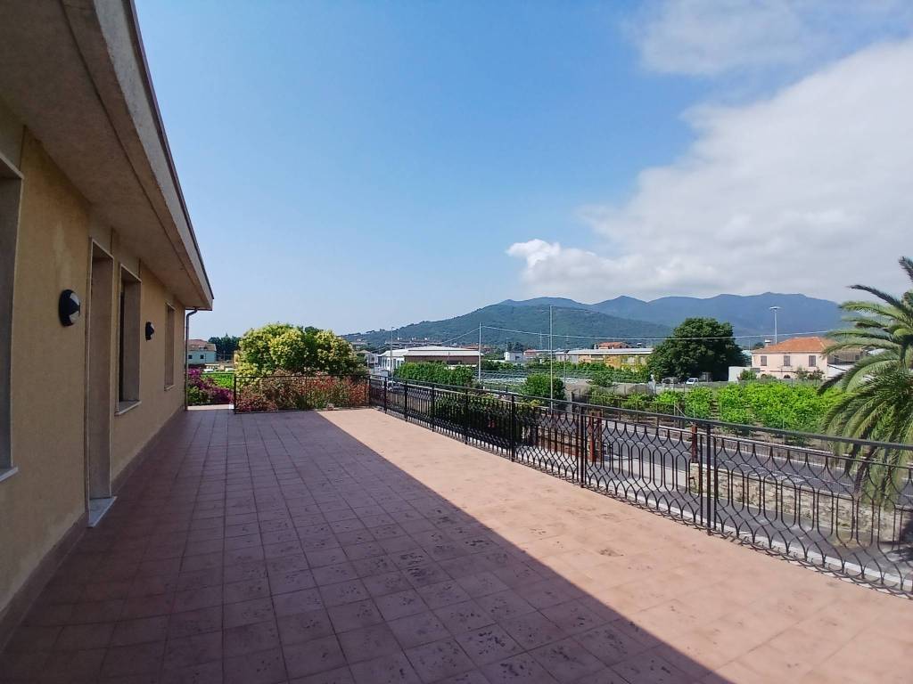 Villa a Albenga in Viale Agricoltura - Foto 2