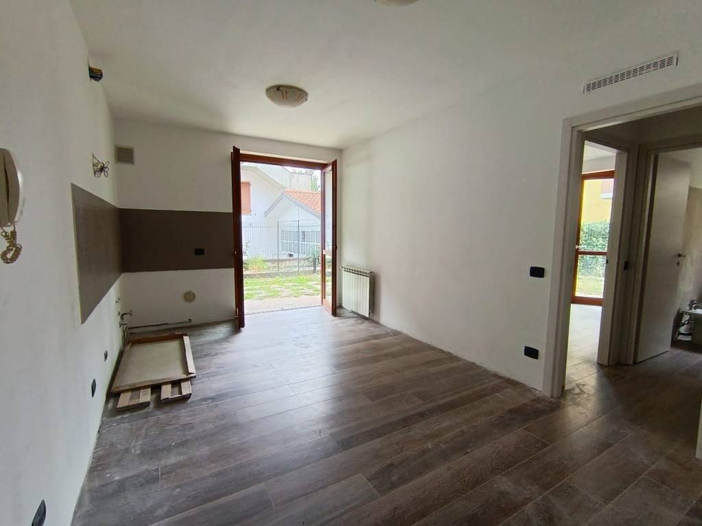 Appartamento a Mozzate in Via Antonio Guglielmetti, 36 - Foto 4