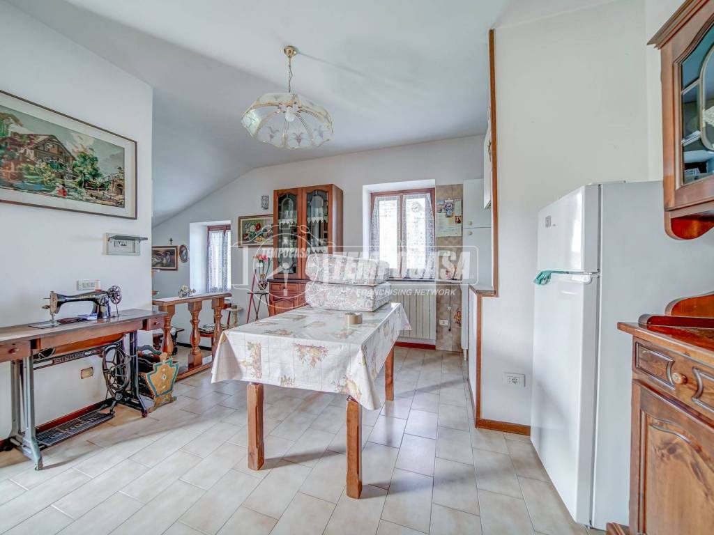 Appartamento a Castelletto sopra ticino in Via A. Oldrini - Foto 2