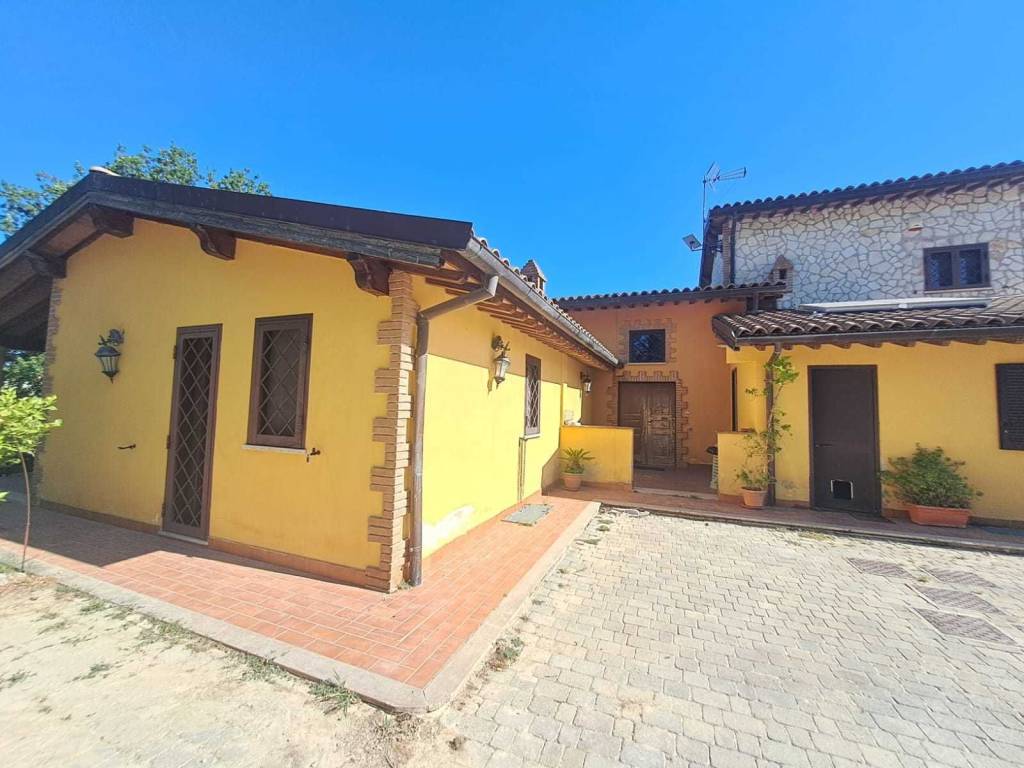 Villa a Amelia in Via Rimembranze, 4545 - Foto 2