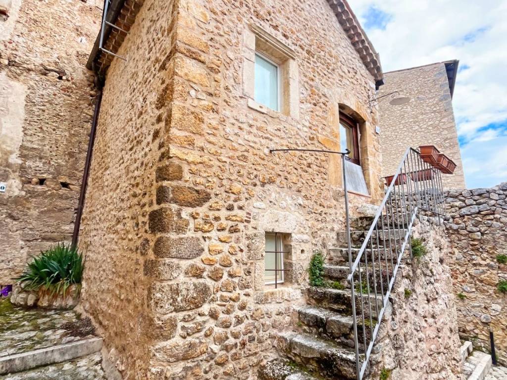 Casa indipendente a Santo stefano di sessanio in Via Giuseppe Garibaldi, 28 - Foto 2