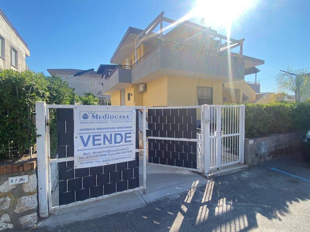 Villa a Minturno in Via Cristoforo Colombo, 122 - Foto 2