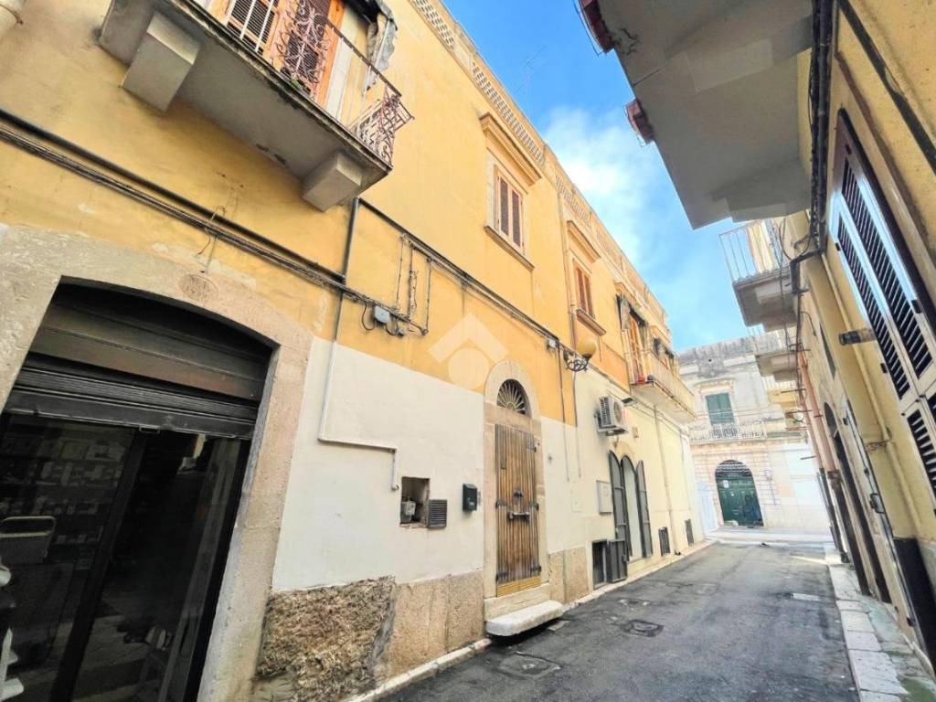 Palazzo / stabile a Canosa di puglia in Via Ettore Carafa, 4 - Foto 2