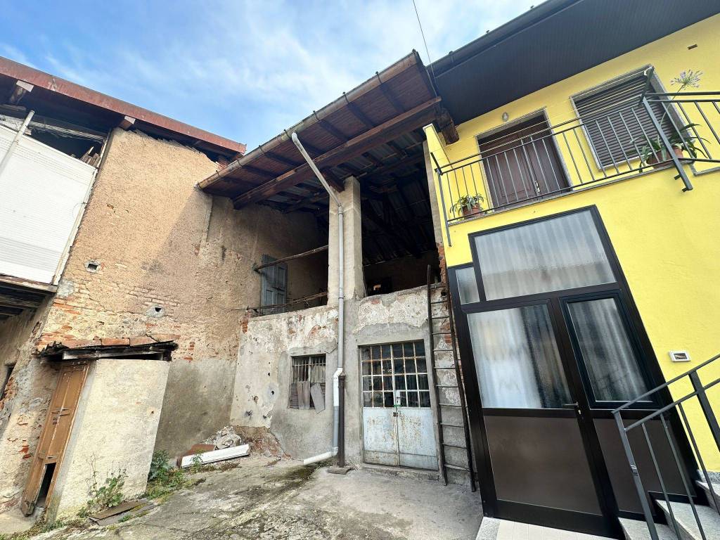 Rustico / casale a Samarate in Via Giuseppe Garibaldi, 18 - Foto 2