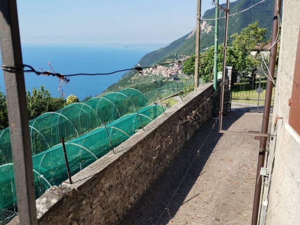 Appartamento a Tignale in Via Chiesa - Foto 2