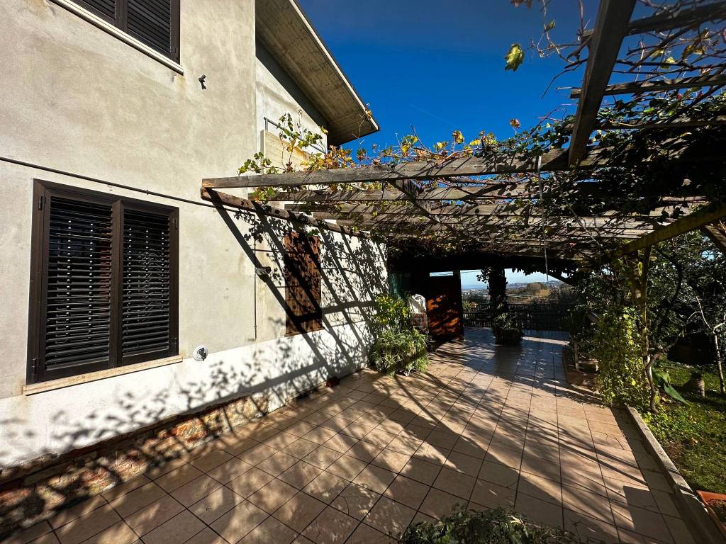 Villa a Fossombrone in Santa Maria della Valle - Foto 2