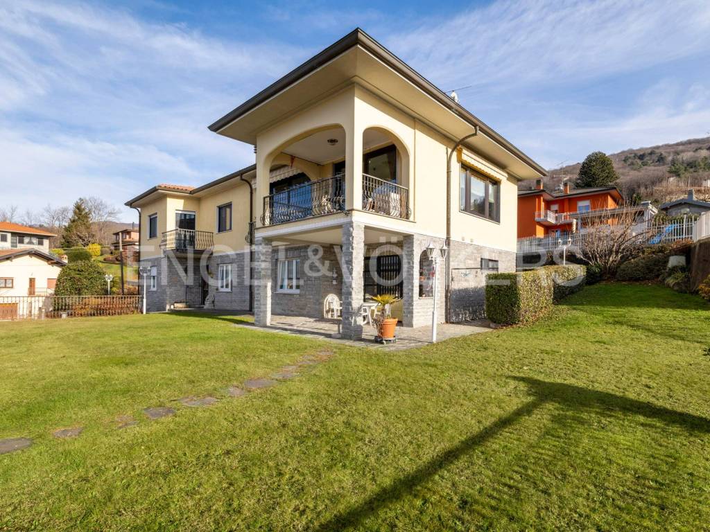 Villa a Luino in Via Crevella, 2 - Foto 2