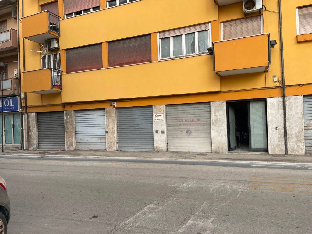 Box / garage a Pescara in Via Caduta del Forte - Foto 3