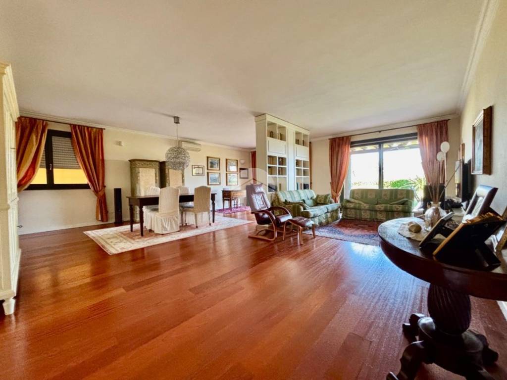 Villa a Desenzano del garda in Via D. Comboni, 53 - Foto 5