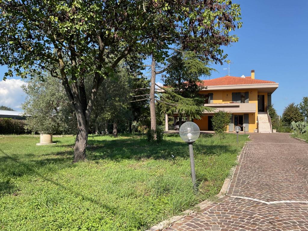 Villa a Pesaro in Via delle Regioni, 74 - Foto 2