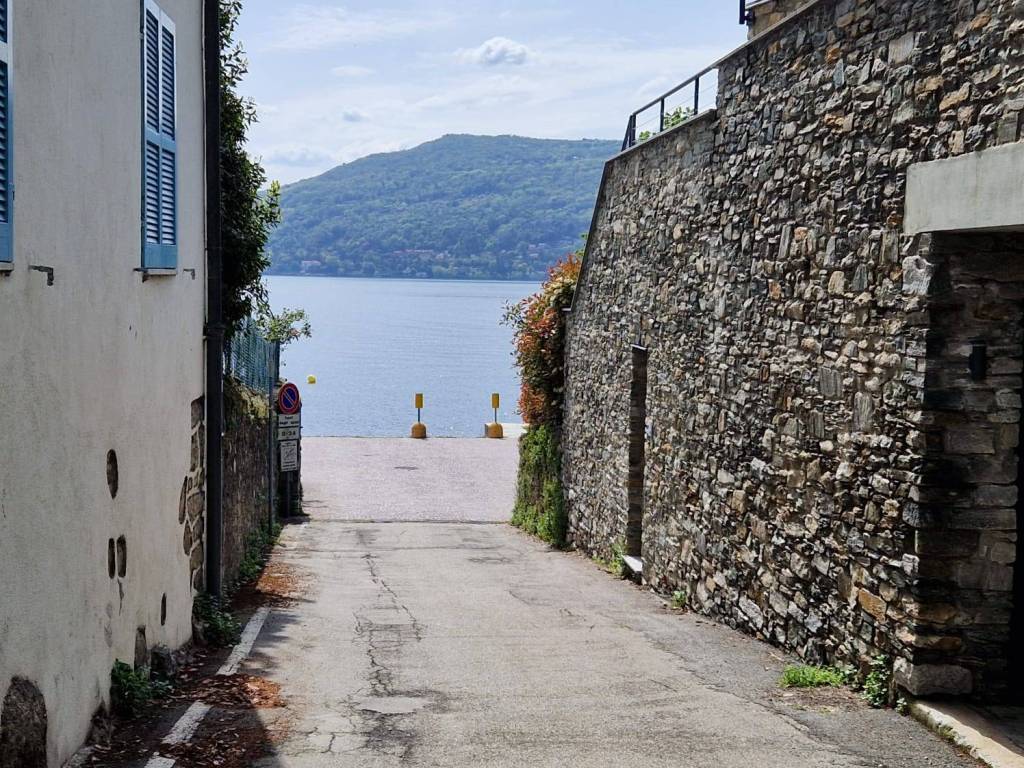 Appartamento a Leggiuno in Via Alessandro Volta - Foto 2