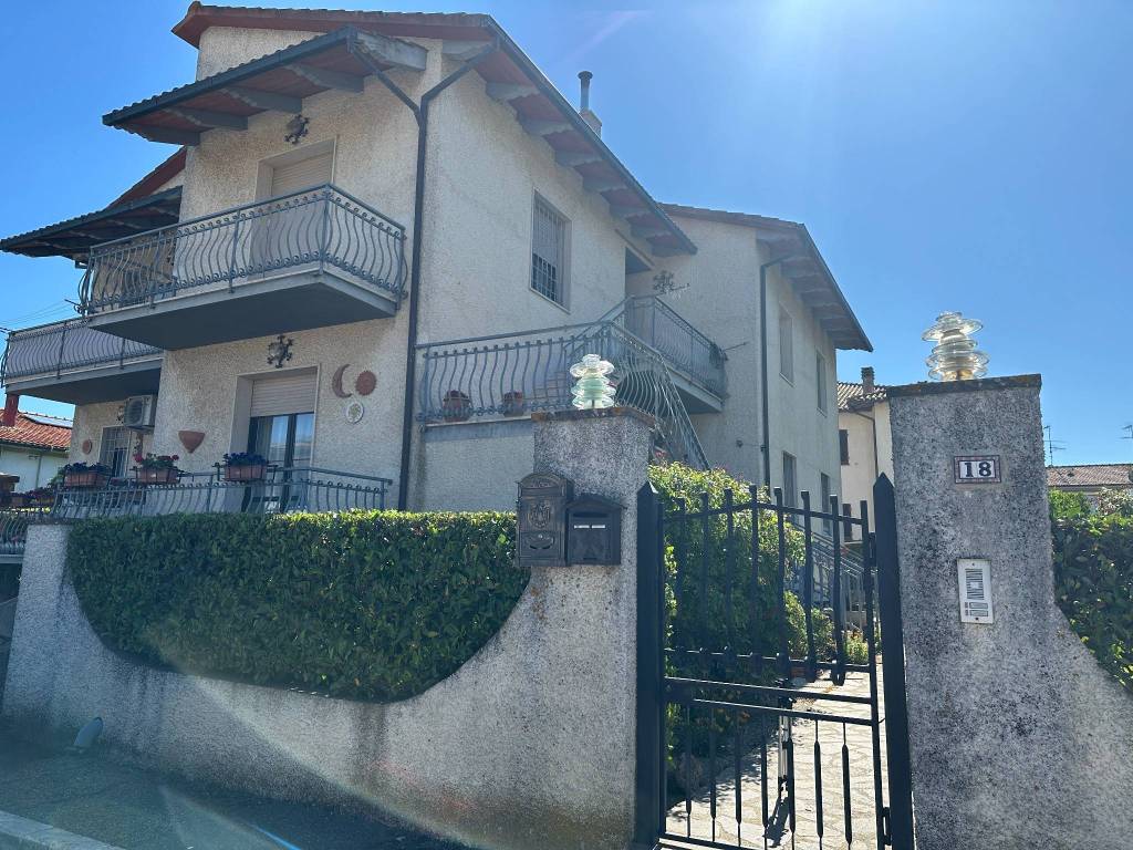 Villa a Roccastrada in Via Marche, 18 - Foto 3