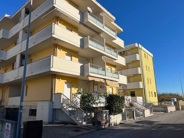 Appartamento a Alba adriatica in Via Francesco Baracca, 31 - Foto 2