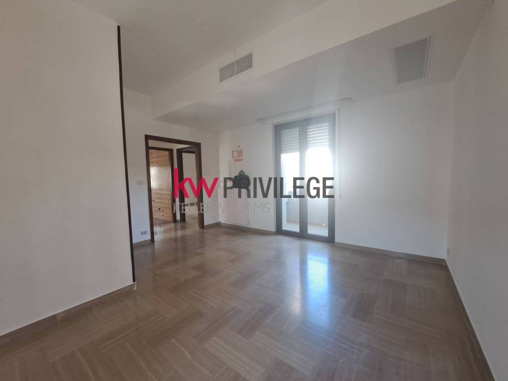 Appartamento a Brindisi in Via Antonio Locatelli, 10 - Foto 2