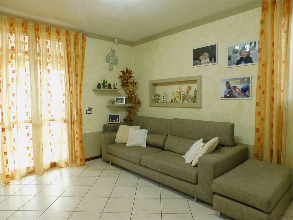 Appartamento a Somma lombardo in via salvioni, 6 - Foto 2