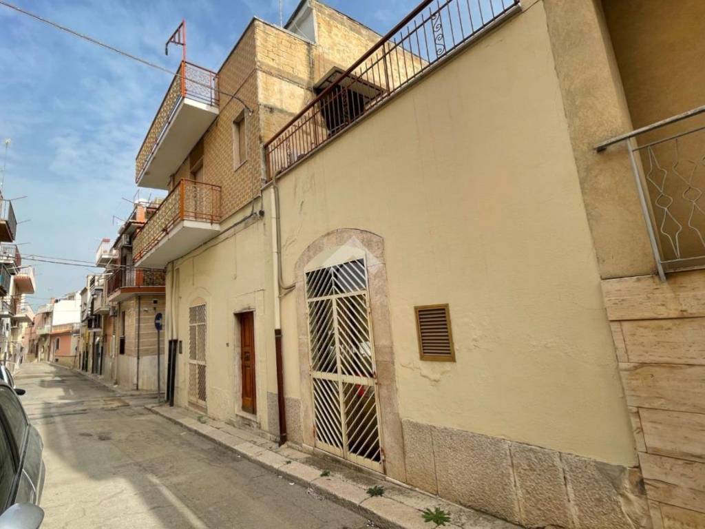 Casa indipendente a Canosa di puglia in Via Roma, 36 - Foto 2