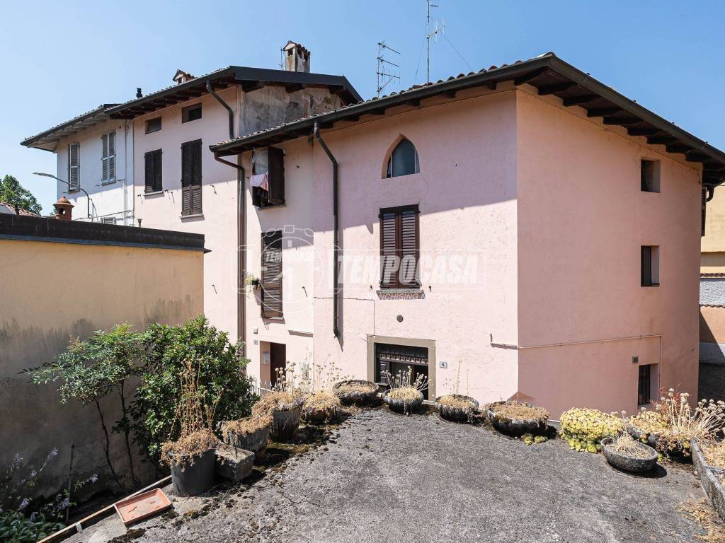Appartamento a Oggiono in Vicolo Fiume - Foto 2