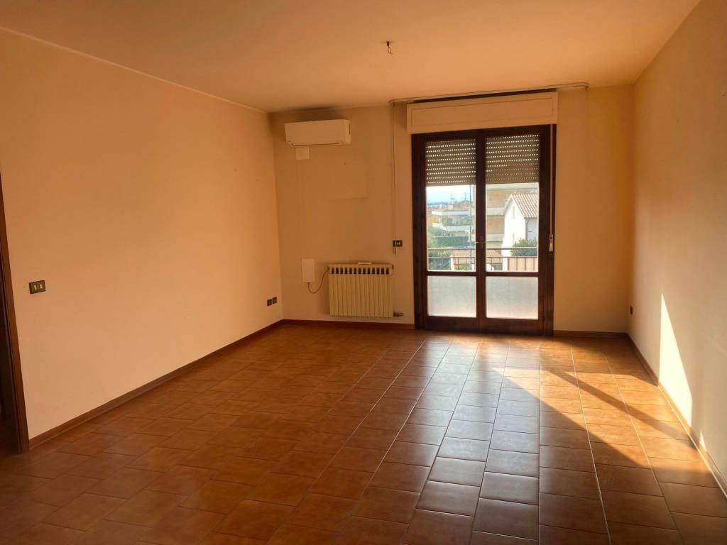 Appartamento a Montemurlo in Via Raffaele Scarpettini, 111 - Foto 2