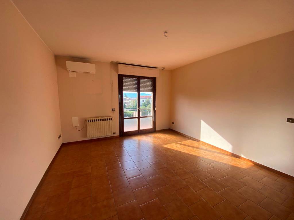 Appartamento a Montemurlo in Via Raffaele Scarpettini, 111 - Foto 3