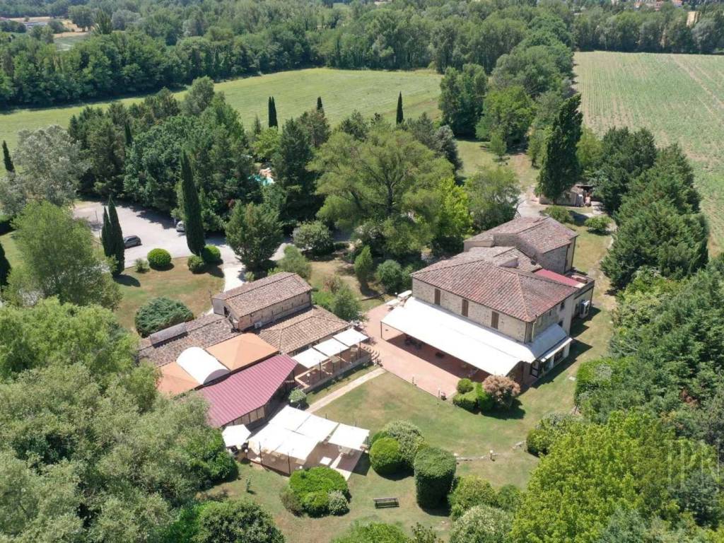 Rustico / casale a Gubbio in Strada Statale di Gubbio e Pian d'Assino - Foto 3