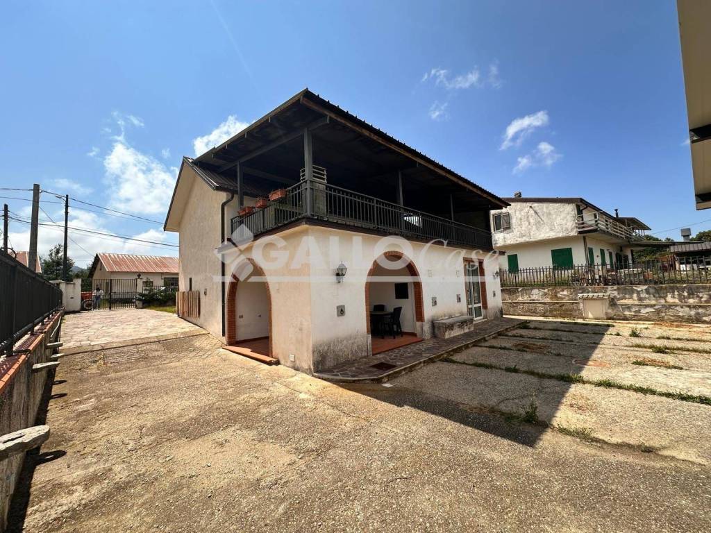 Villa a Spezzano della sila in Via delle Giunchiglie - Foto 2