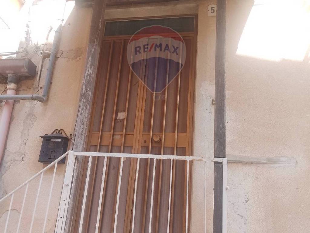 Casa indipendente a Caltanissetta in VIA SIGNORINO, 52 - Foto 2