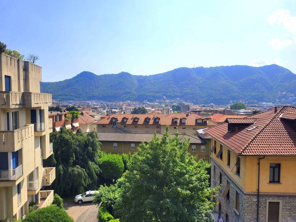 Appartamento a Como in Via Tommaso Grossi, 36 - Foto 2